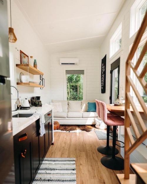 В последнее время не могу оторваться от таких небольших загородных домиков. 04