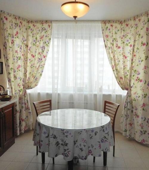 На дачу часто Ссылают старые шторы из городской квартиры. 03