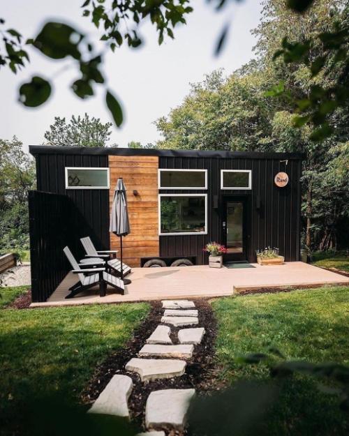 В последнее время не могу оторваться от таких небольших загородных домиков. 01