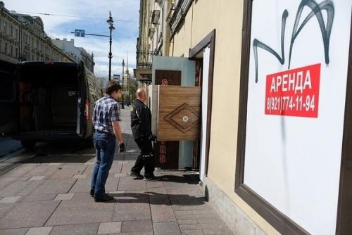 В Петербурге начали закрываться (не на карантин, а совсем) кафе, рестораны, магазины и сувенирные лавки. 03