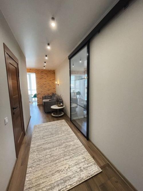 Площадь этой стильной квартиры - 45 кв. 03