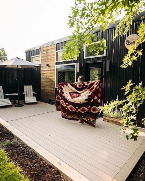 В последнее время не могу оторваться от таких небольших загородных домиков. 02