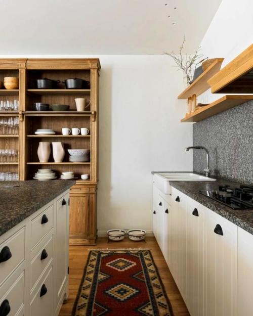 Современная русская дача - это уже не просто огород и грядки, а уютное пространство для отдыха, вдохновения и жизни на природе. 01