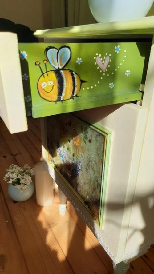 Приветствую!  Делюсь своей свежей работой, в цвете нежной весны) и милыми пчелками для хорошего настроения. 07