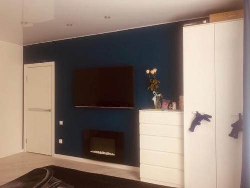 Добрый день!  Делали ремонт в новостройке вдвоём с мужем, мы не имеем опыта вообще, просто читали и изучали сами. 08