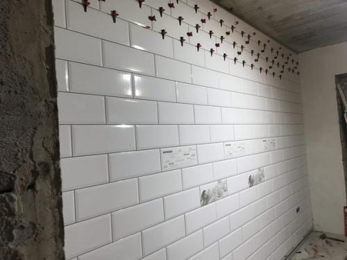 Добрый день!  Делали ремонт в новостройке вдвоём с мужем, мы не имеем опыта вообще, просто читали и изучали сами. 05