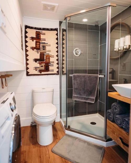 В последнее время не могу оторваться от таких небольших загородных домиков. 06