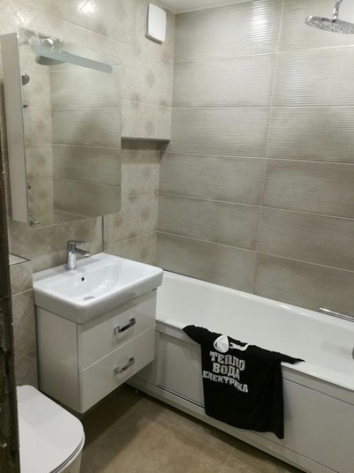 Вот такую ванную комнату удалось сделать в обычной Хрущевке. 07