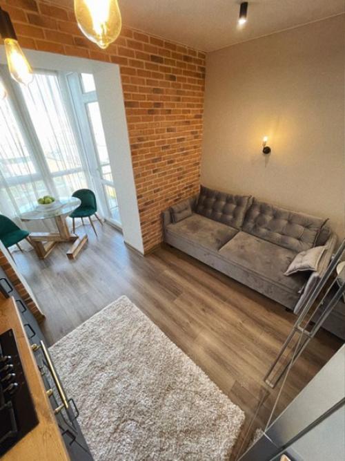 Площадь этой стильной квартиры - 45 кв. 02