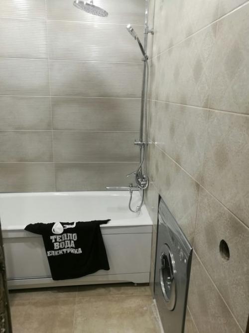 Вот такую ванную комнату удалось сделать в обычной Хрущевке. 03