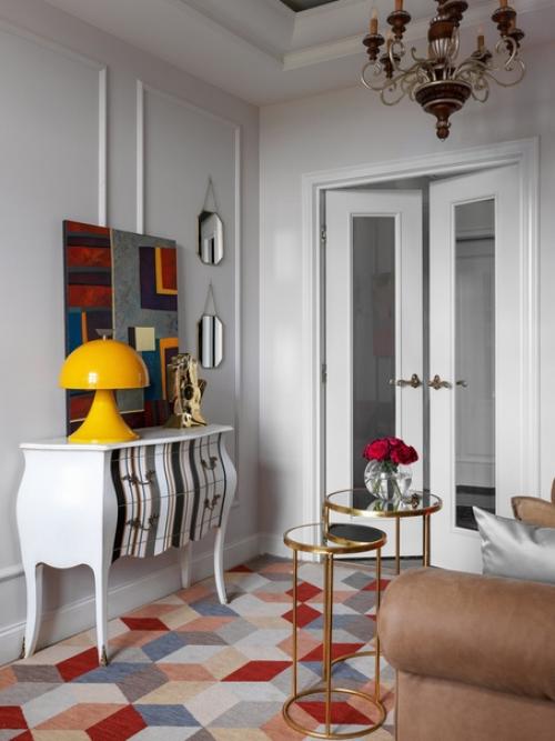 Деревянные белые двери, в отличие от пластиковых, отлично смотрятся в любых квартирах, от классических до ультрасовременных. 03