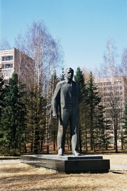После гибели юрия Алексеевича валентина Ивановна осталась верна памяти мужа. 02