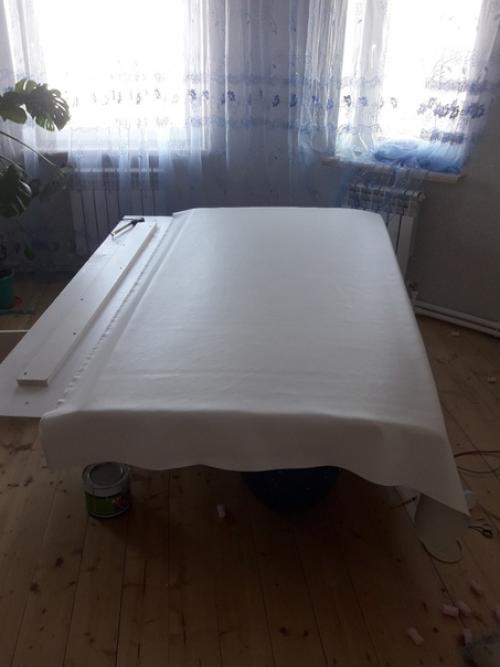 Кровать женскими руками. 02