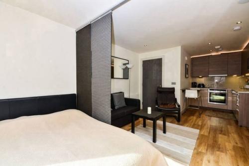 Компактный интерьер квартиры - студии 26 кв. 01