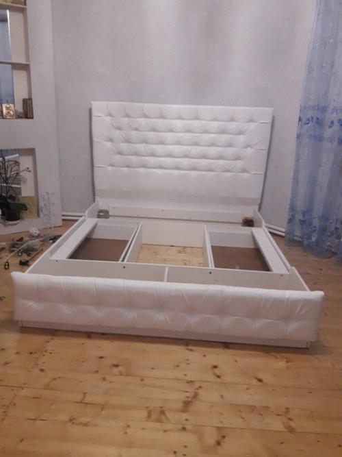 Кровать женскими руками. 06