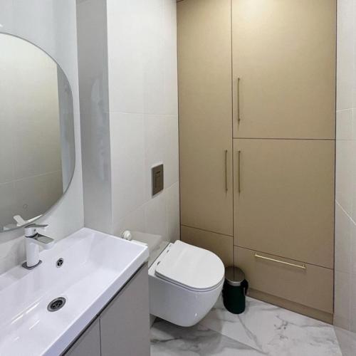 3-х комнатная квартира с качественным ремонтом из дорогих материалов, с техникой и с мебелью. 04