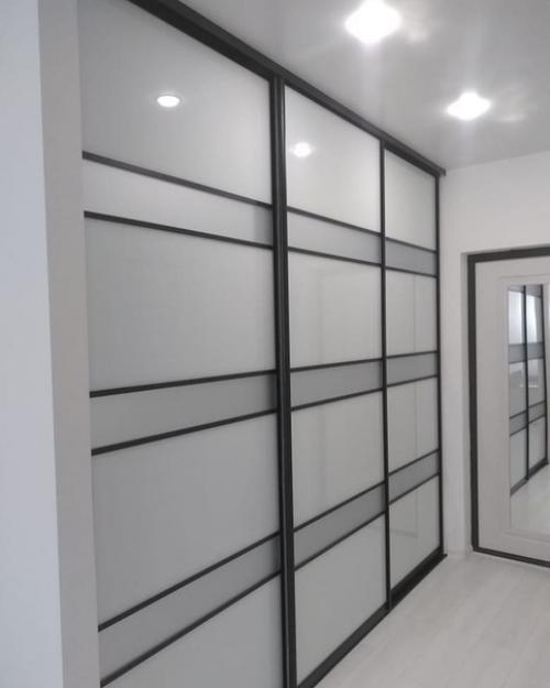 До ремонт тут стояла стандартная прихожая и комод. 07