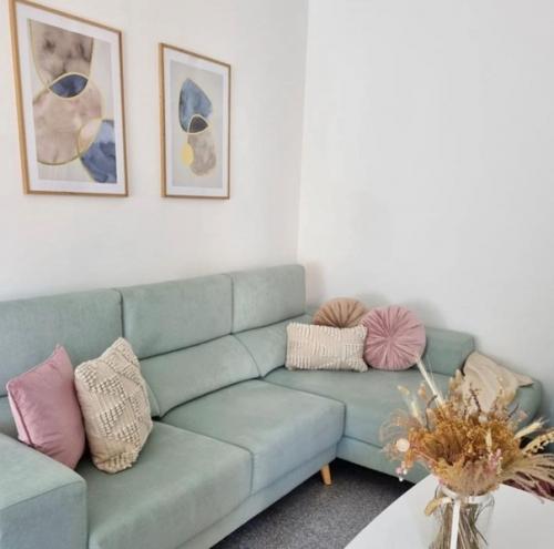 Очень хороший пример бюджетного ремонта и создания уюта. 01