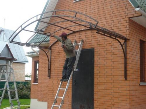 Козырек над крыльцом из поликарбоната: инструкция по изготовлению. 01 Козырек над крыльцом из поликарбоната: инструкция по изготовлению. 01