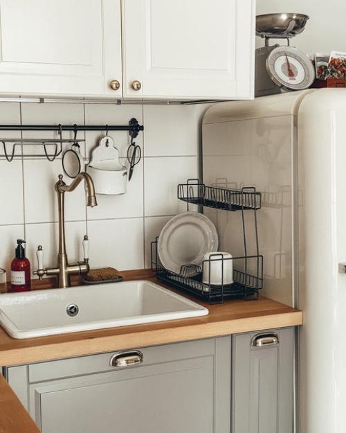 Дизайн квартиры продумывали самостоятельно, а ремонт делала наемная бригада. 09