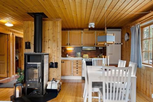 Эта дача - как из рождественской сказки: компактная, тёплая, продуманная до мелочей. 02