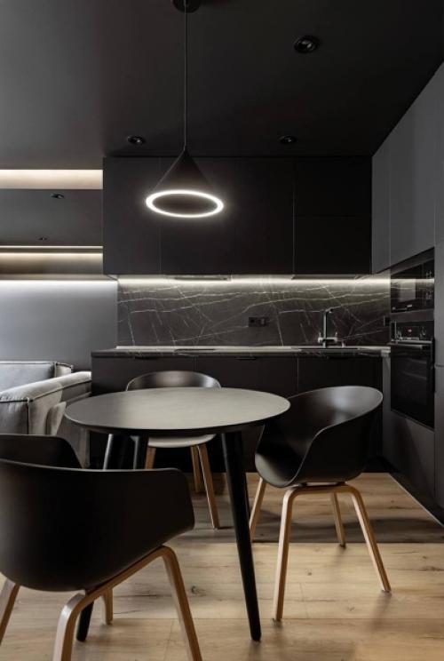 Мы предлагаем вам посмотреть красивейший реализованный интерьер квартиры в черных тонах. 01