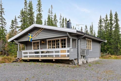 Эта дача - как из рождественской сказки: компактная, тёплая, продуманная до мелочей. 01