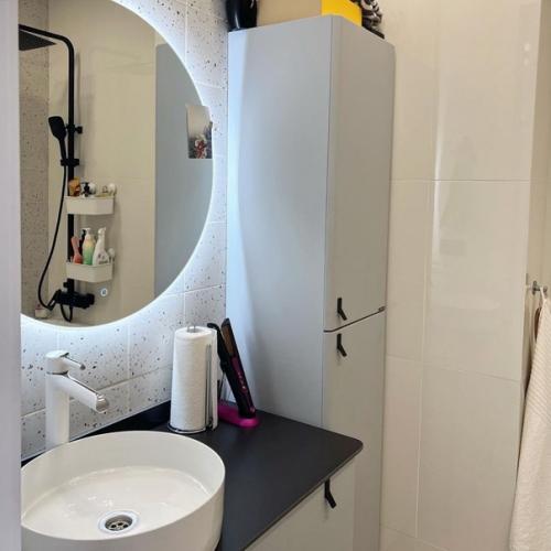 3-х комнатная квартира с качественным ремонтом из дорогих материалов, с техникой и с мебелью. 05