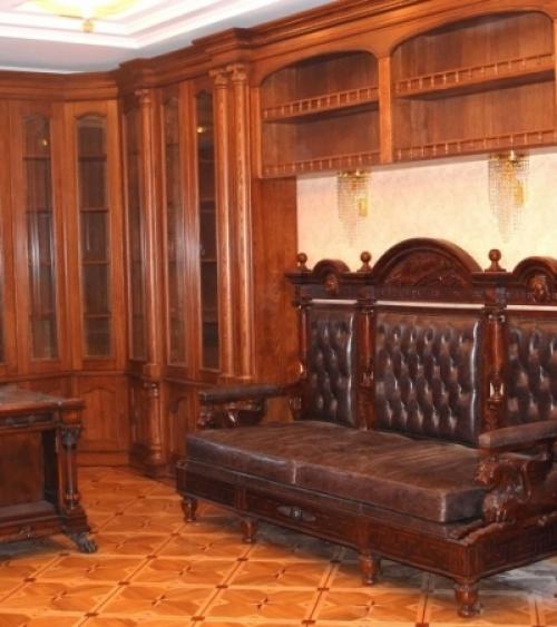 В последнее время клиенты все чаще заказывают мебель в обрамлении окон, дверей, мебели. 02