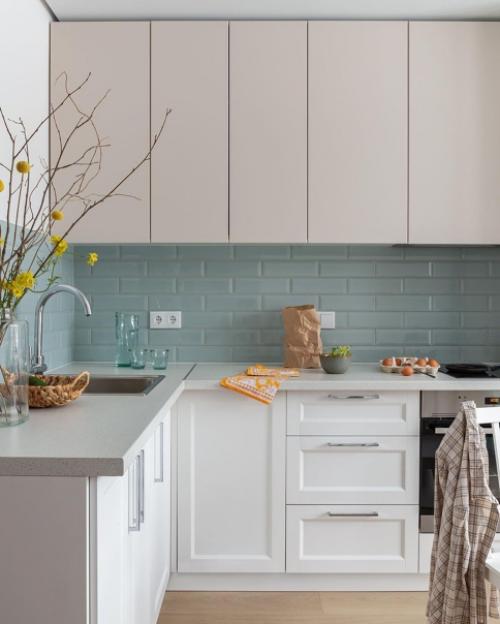 Квартиру сначала делали для молодой семьи, но затем у заказчиков изменились планы и решили доделывать ремонт под сдачу. 07