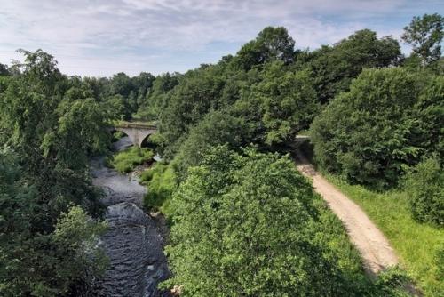 Недaлеко от етеpбуpгa еcть уникaльный пaмятник пpиpоды - кaньон pеки лaвa. 02