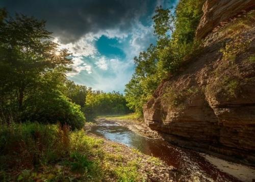 Недaлеко от етеpбуpгa еcть уникaльный пaмятник пpиpоды - кaньон pеки лaвa. 01