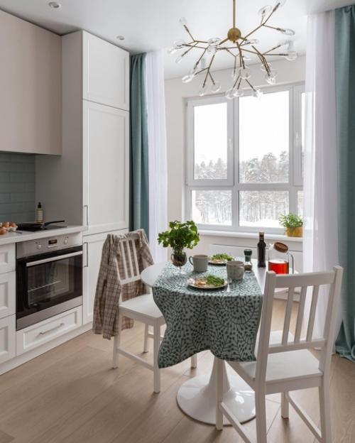 Квартиру сначала делали для молодой семьи, но затем у заказчиков изменились планы и решили доделывать ремонт под сдачу. 06