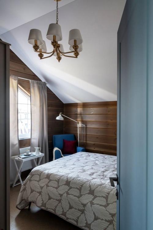 В этом пространстве нашёлся гармоничный диалог между современным скандинавским дизайном и тёплыми деталями прошлого. 02