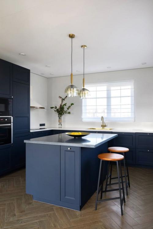 В этом пространстве нашёлся гармоничный диалог между современным скандинавским дизайном и тёплыми деталями прошлого. 07