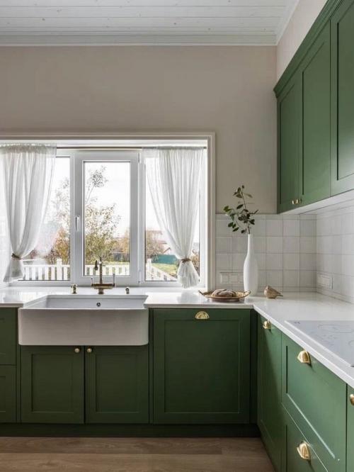 Уютный дом для большой семьи с тремя детьми - пространство, где комфорт встречается с продуманным дизайном. 03