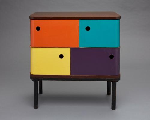 В 1950-х в дизайне произошел настоящий бум, связанный с появлением новых материалов, ростом потребления и платежеспособностью среднего класса. 05