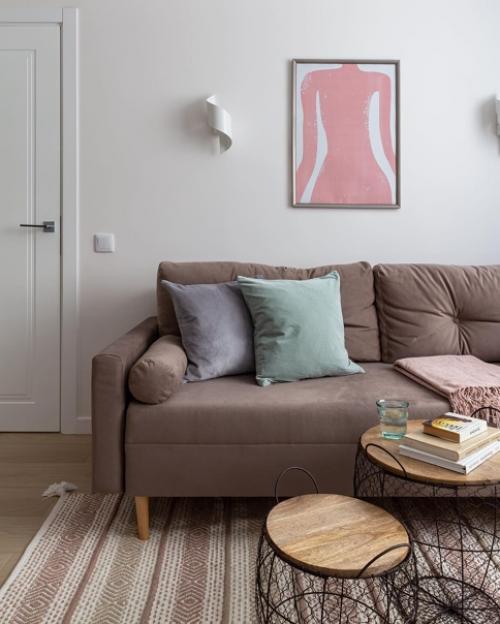 Квартиру сначала делали для молодой семьи, но затем у заказчиков изменились планы и решили доделывать ремонт под сдачу. 03