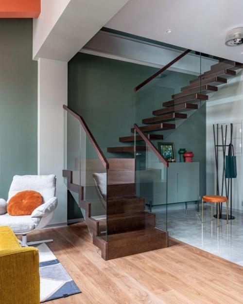 Тот случай, когда интерьер квартиры и красивый и красочный и совершенно точно стильный. 02