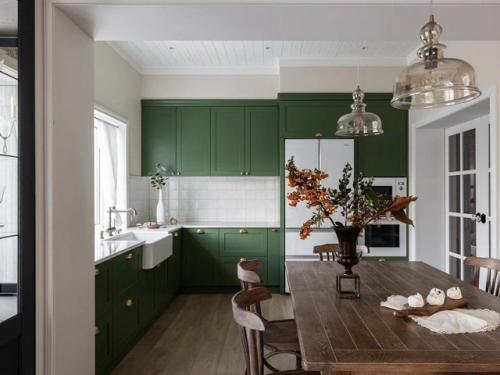 Уютный дом для большой семьи с тремя детьми - пространство, где комфорт встречается с продуманным дизайном. 02