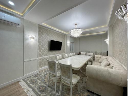 Наша 3-х комнатная квартира с дизайнерским ремонтом в стиле Неоклассика. 01