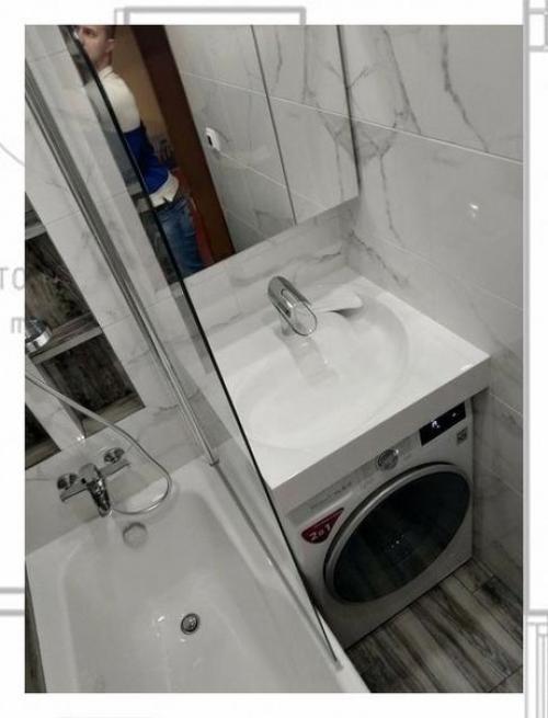 Живой пример от хозяина, как организовать стильное и функциональное пространство в ванной маленького размера. 04