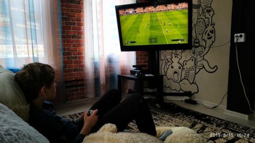 Антикафе делали своими руками, я разрисовывала стены. 02