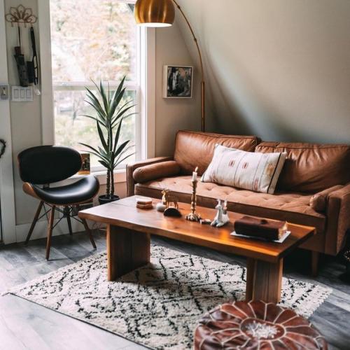 На фото домик из США проломает подборку A - Frame без панорамного остекления фасада. 03