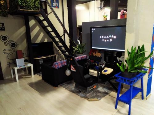 Антикафе делали своими руками, я разрисовывала стены. 03