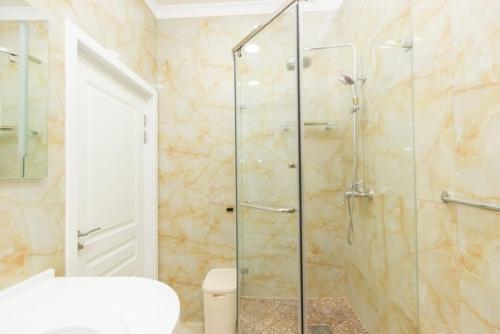 2 комнатная студия с красивым ремонтом. 06