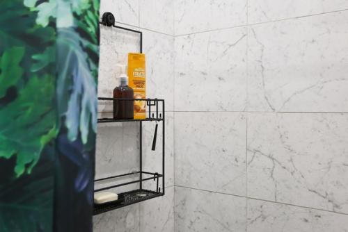 Сделали ремонт в ванной комнате. 02