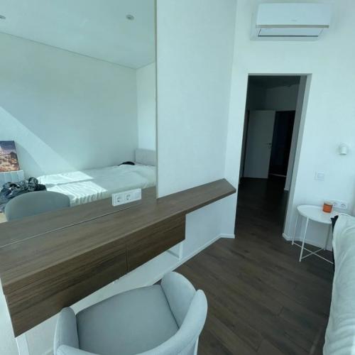 42 кв.  м под дальнейшую сдачу в аренду. 05