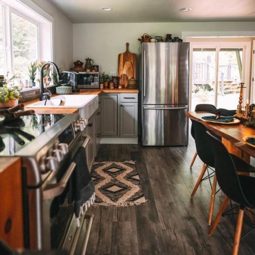 На фото домик из США проломает подборку A - Frame без панорамного остекления фасада. 05