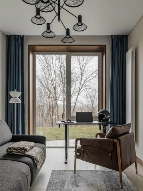 Этот загородный дом комфорт современной жизни с красотой природы сочетает. 01